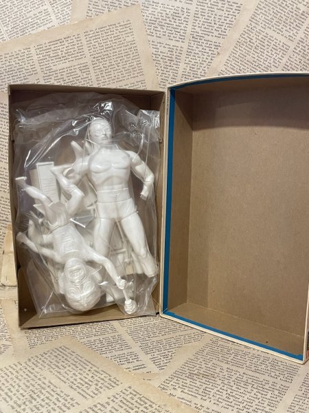 画像4: The Phantom/Plastic Model Kit(1965/Revell) OH-061 (4)