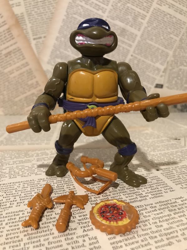 タートルズ  フィギュアDONATELLO WITH STORAGE SHELL